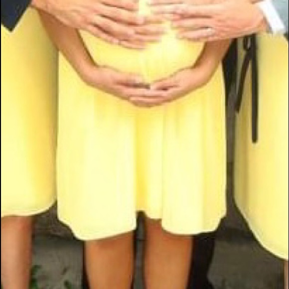 Alfred Sung, Strapless Sunflower Yellow dress. - Picture 5 of 5